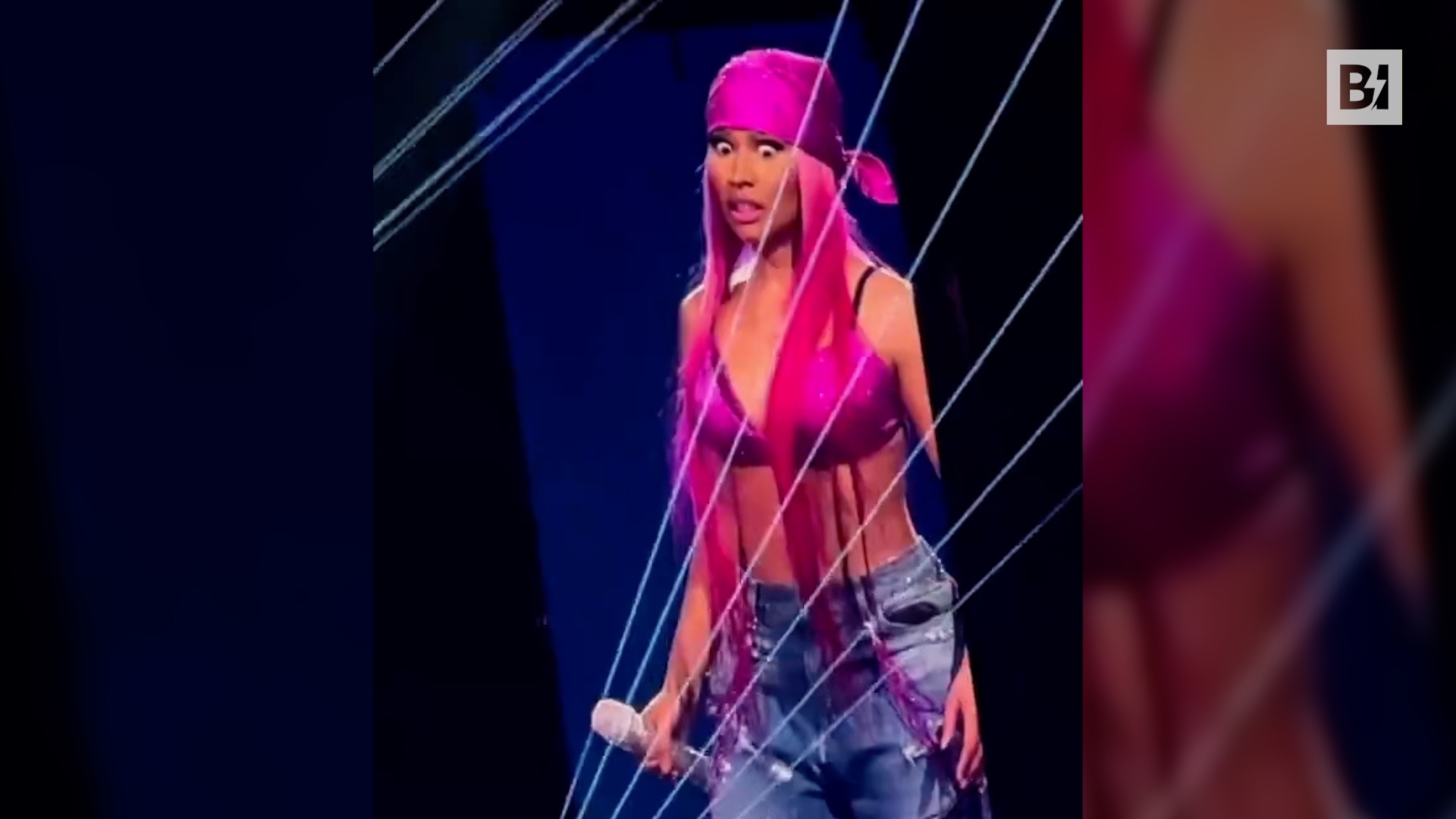 Nicki Minaj fa cantare una fan al suo…