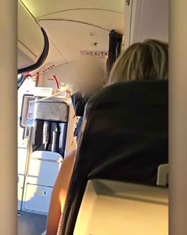 Vuelo cancelado por aerolínea para dos pasajeros obesos: "Humillados por las azafatas"