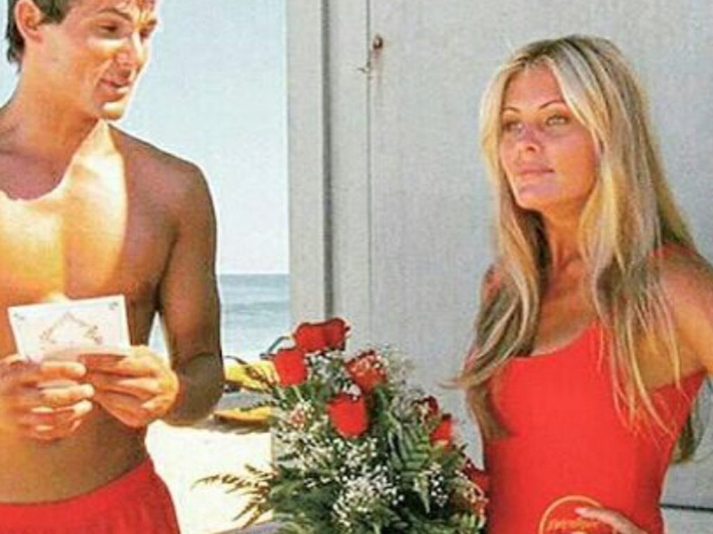 Impactante vídeo del ex salvavidas de Baywatch afeitándose: "Yo mando, no el cáncer de mama"