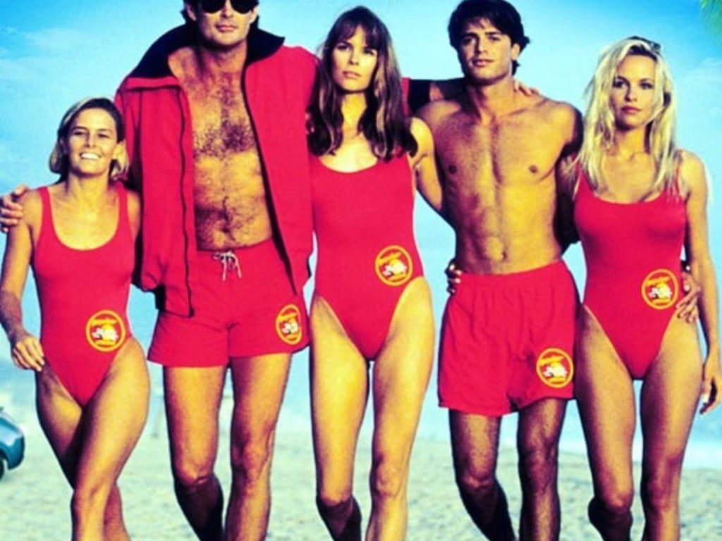 Impactante vídeo del ex salvavidas de Baywatch afeitándose: "Yo mando, no el cáncer de mama"