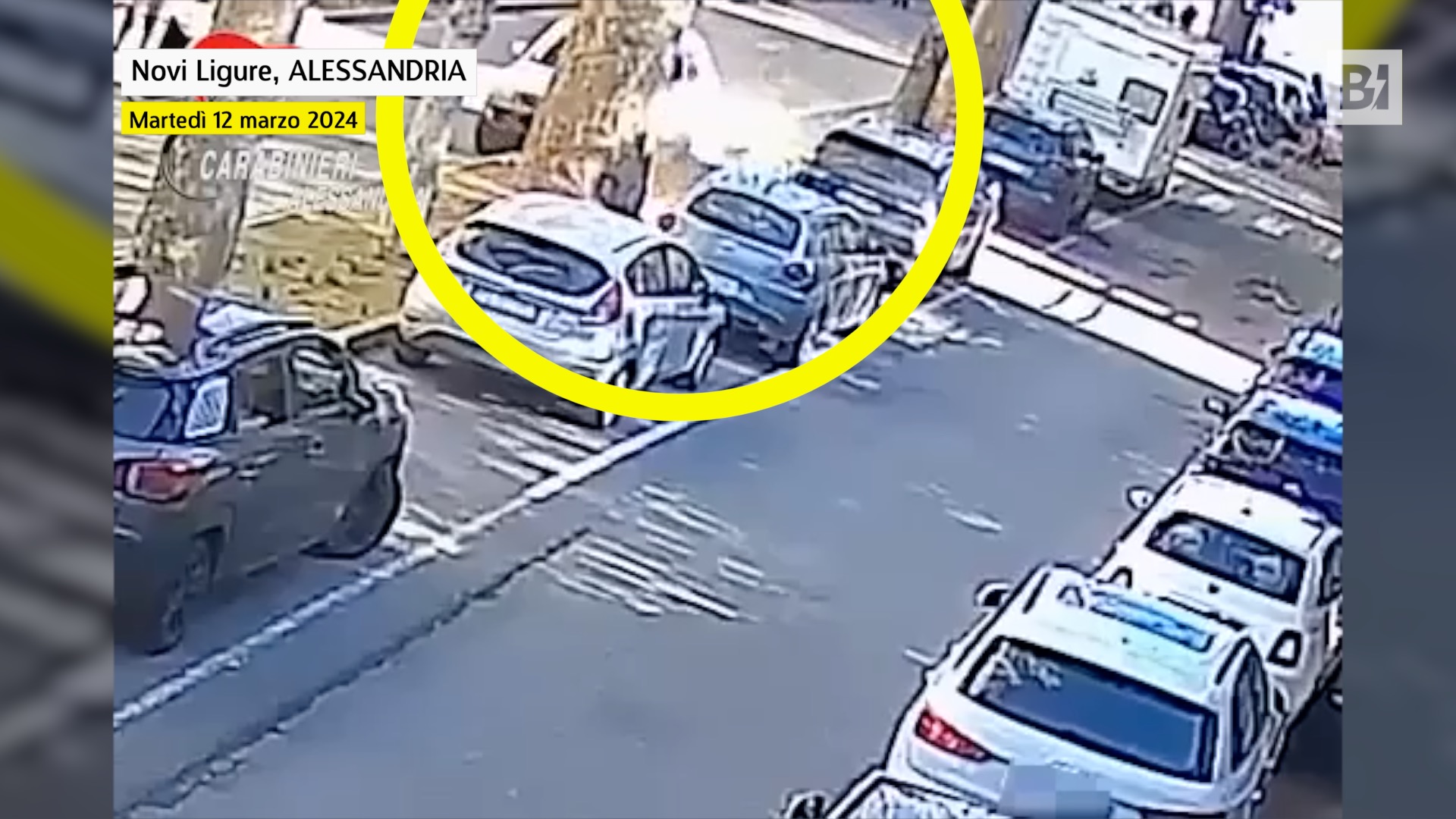 Novi Ligure, tenta di investire la ex poi…