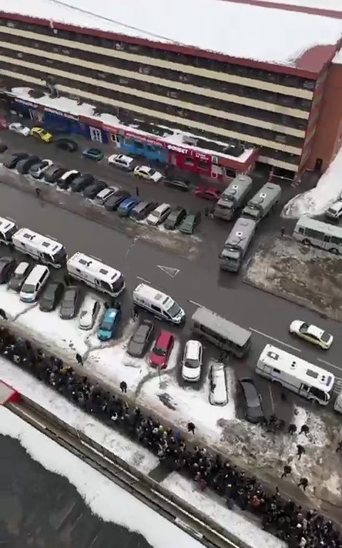 Alexej Nawalnys Leiche im Sarg wurde Tausenden Menschen gezeigt