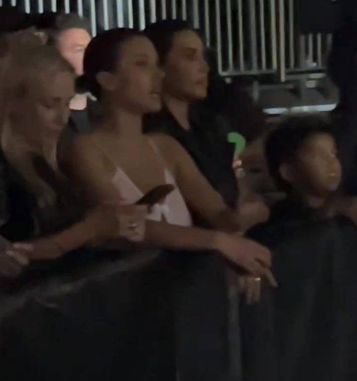 Kim Kardashian e Bianca Censori insiema al concerto di Kanye West