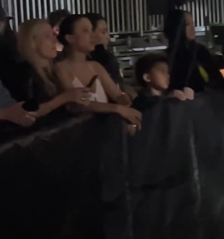 Kim Kardashian y Bianca Censori juntas en el concierto de Kanye West