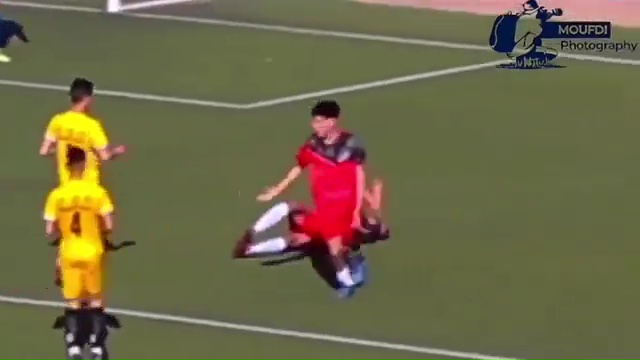 Coup de pied au ventre lors d'un match : un footballeur de 17 ans est décédé