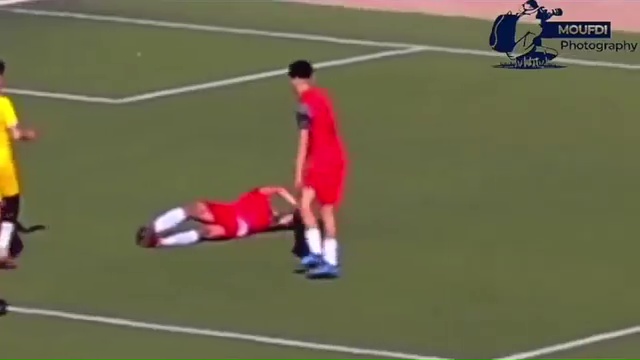 Coup de pied au ventre lors d'un match : un footballeur de 17 ans est décédé