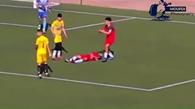 Coup de pied au ventre lors d'un match : un footballeur de 17 ans est décédé