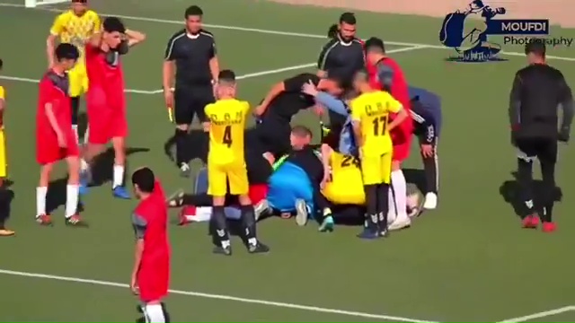 Coup de pied au ventre lors d'un match : un footballeur de 17 ans est décédé