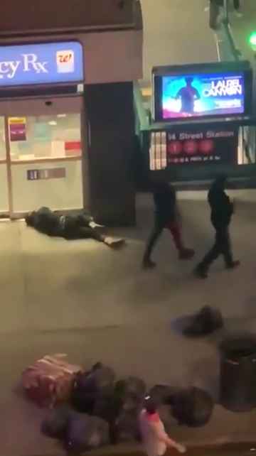 Femme frappée dans la rue, des passants massacrent l'agresseur : vidéo choc