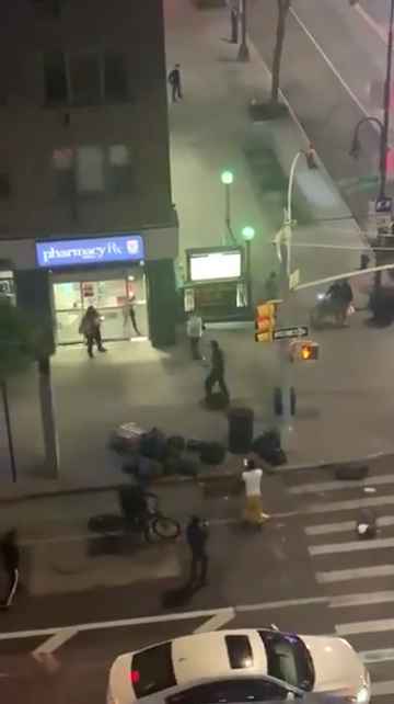 Femme frappée dans la rue, des passants massacrent l'agresseur : vidéo choc