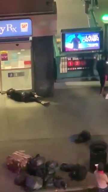 Femme frappée dans la rue, des passants massacrent l'agresseur : vidéo choc