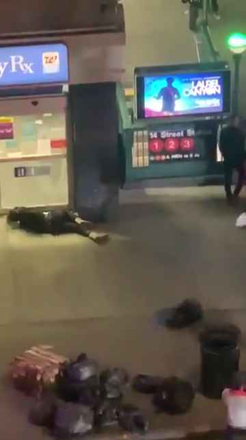 Femme frappée dans la rue, des passants massacrent l'agresseur : vidéo choc