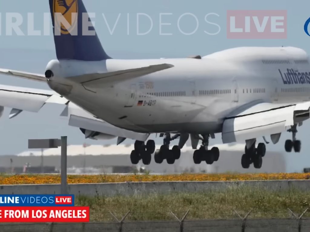 Un avion rebondit sur la piste lors de l'atterrissage : terreur à bord