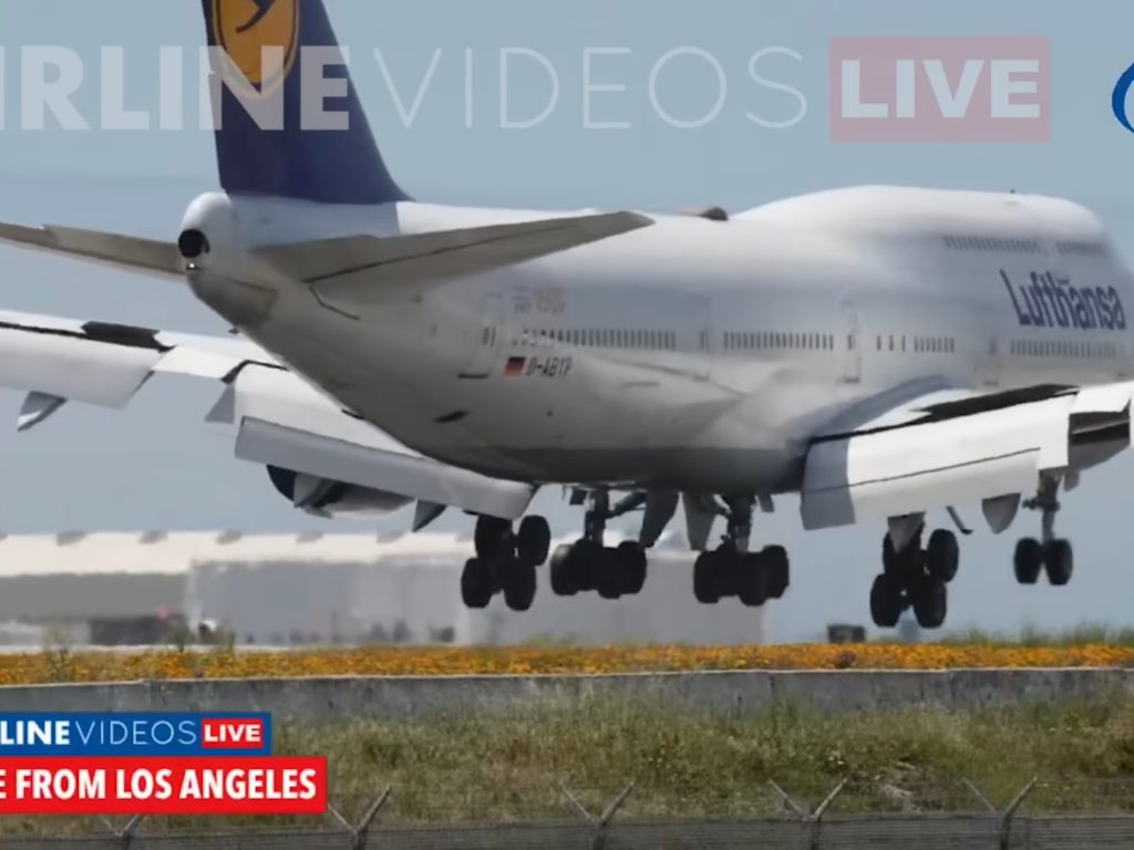 Aereo rimbalza sulla pista durante atterraggio: terrore a bordo