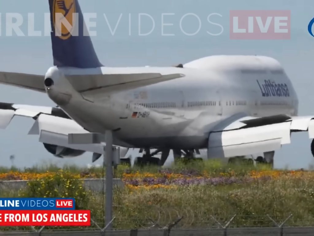 Un avion rebondit sur la piste lors de l'atterrissage : terreur à bord