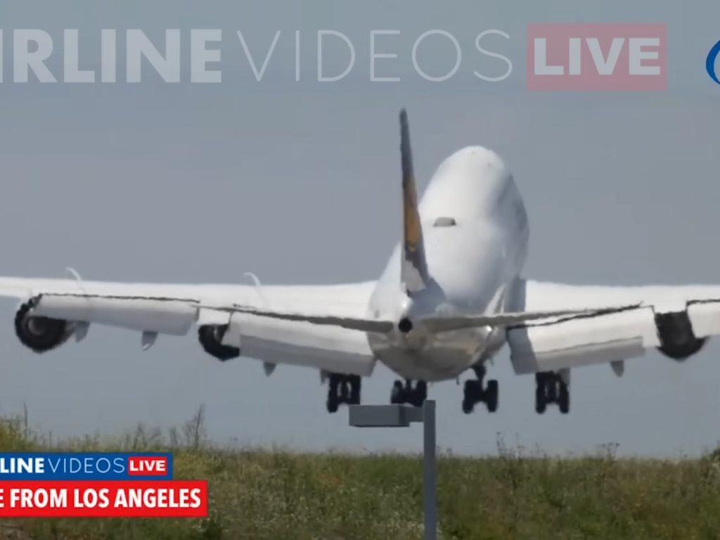 Avión rebota en la pista durante el aterrizaje: terror a bordo