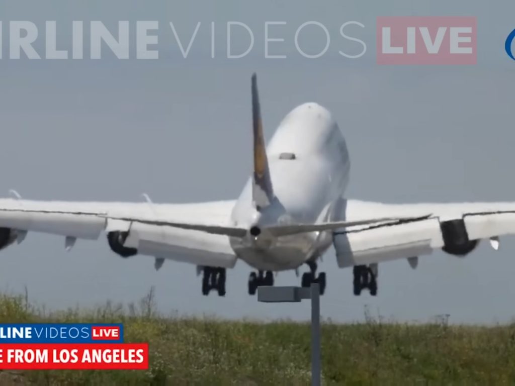 Avión rebota en la pista durante el aterrizaje: terror a bordo