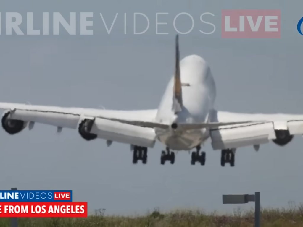 Avión rebota en la pista durante el aterrizaje: terror a bordo