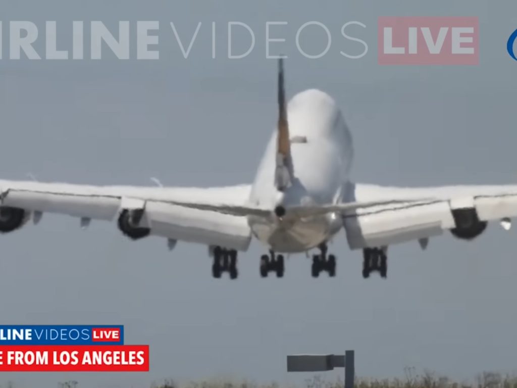 Avión rebota en la pista durante el aterrizaje: terror a bordo