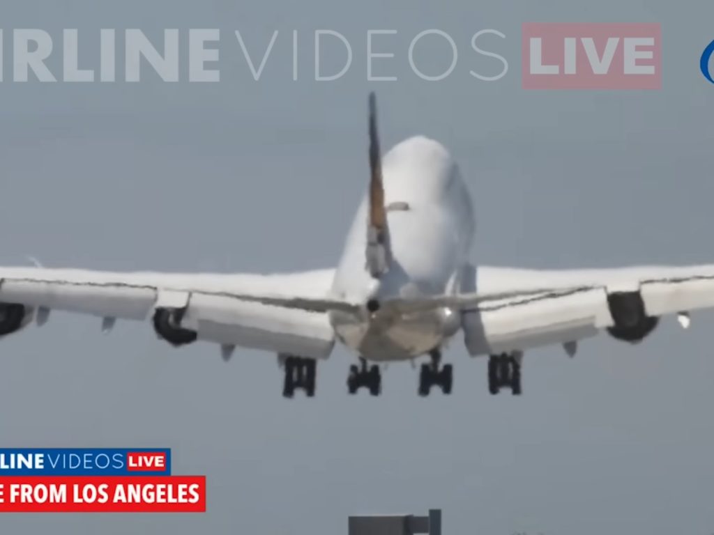 Avión rebota en la pista durante el aterrizaje: terror a bordo