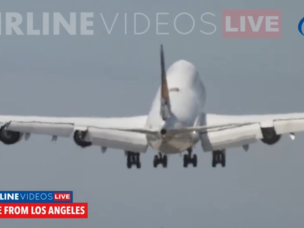 Avión rebota en la pista durante el aterrizaje: terror a bordo