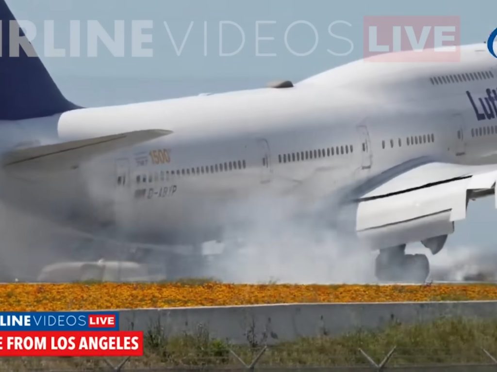 Flugzeug prallt bei Landung von Landebahn ab: Terror an Bord