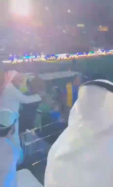 Saudi-Arabien: Fan wütend über Niederlage peitscht Spieler aus