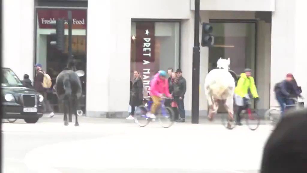 Sie lösen in einem Londoner Video Panik aus