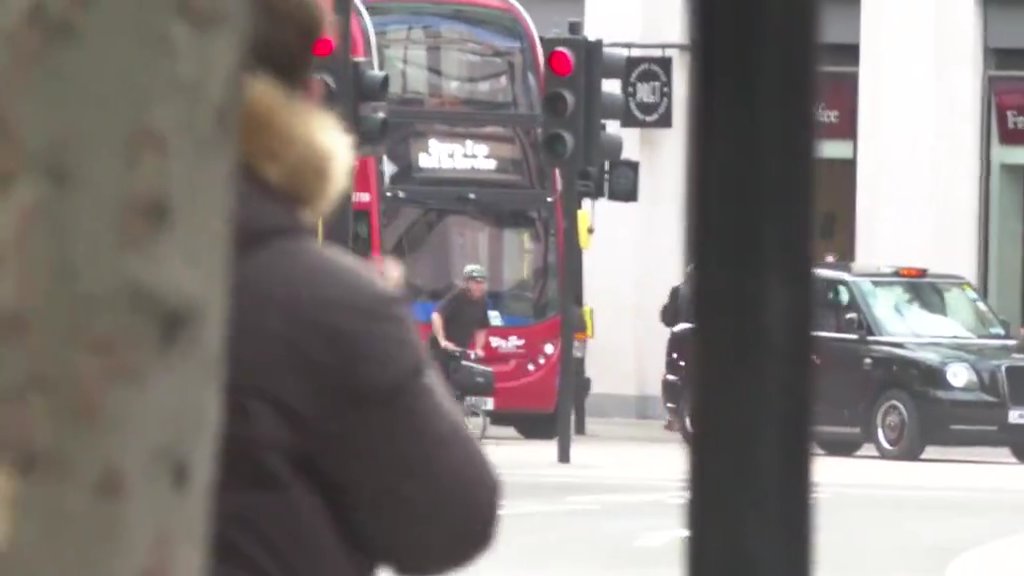 Sie lösen in einem Londoner Video Panik aus