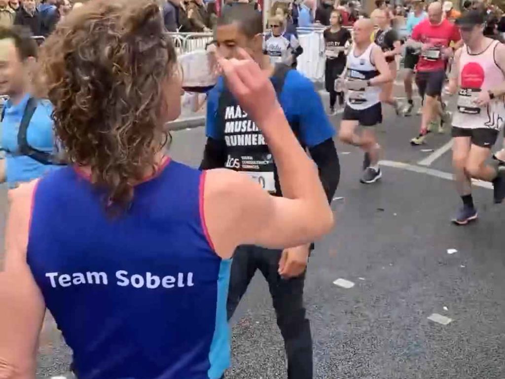 Il court le marathon, boit 25 verres de vin et arrive sobre : c'est pour ça qu'il l'a fait