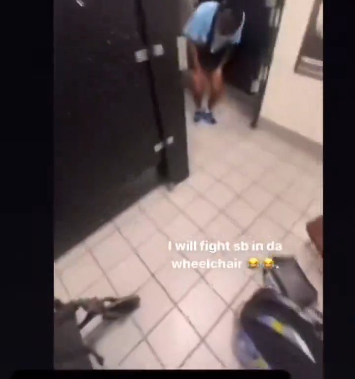 Un jeune handicapé de 12 ans battu par des intimidateurs, la vidéo cruelle devient virale parmi ses camarades de classe