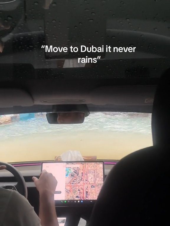 Dubaï inondée, la Tesla réussit le test sous-marin : la folle vidéo