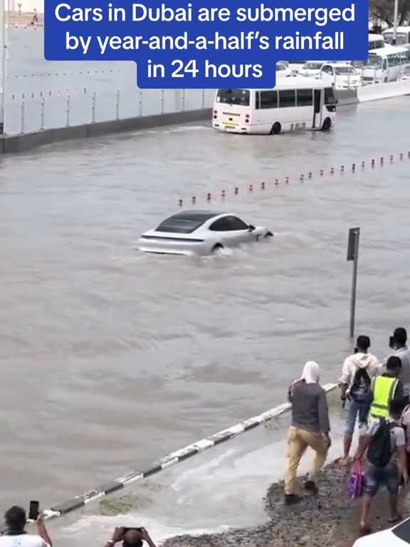 Dubai allagata, la Tesla supera il test subacqueo: il folle video