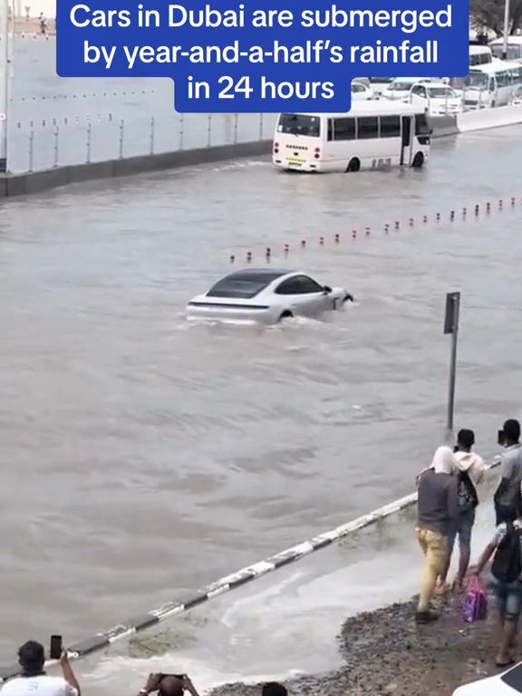 Dubai allagata, la Tesla supera il test subacqueo: il folle video