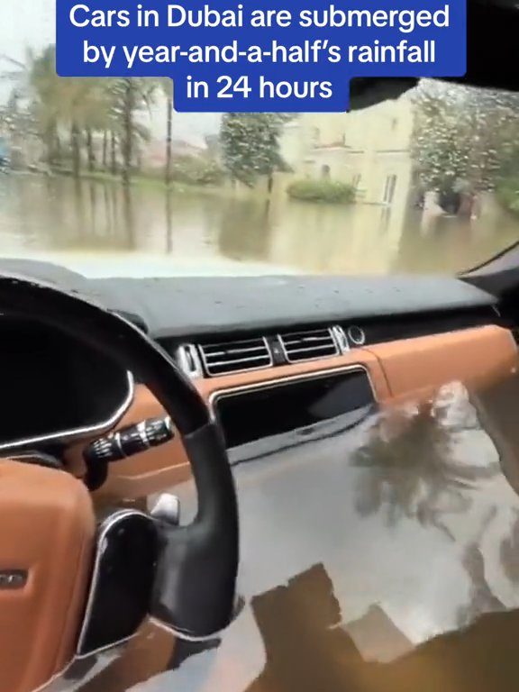 Dubaï inondée, la Tesla réussit le test sous-marin : la folle vidéo