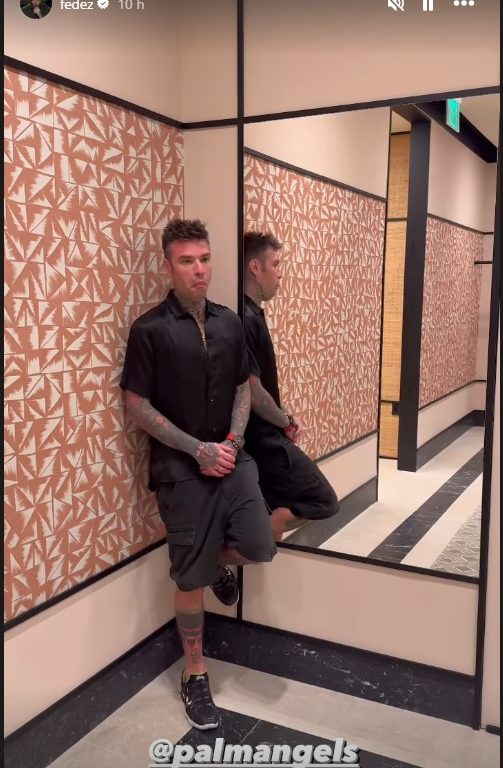 Fedez in Miami tummelt sich in einem Stripclub: und seine Kinder