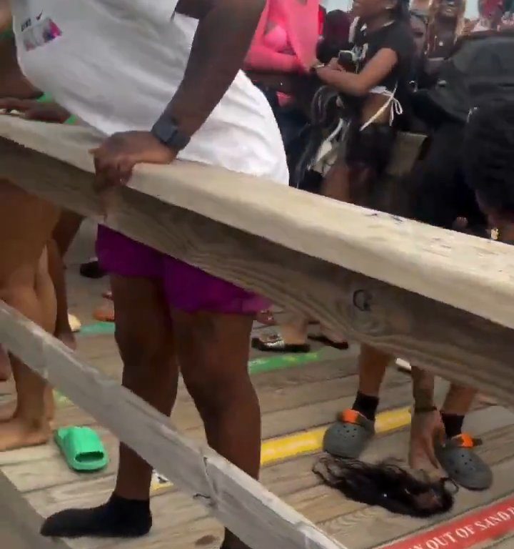 Beach party dégénère, bagarre entre femmes seins nus : vidéo virale