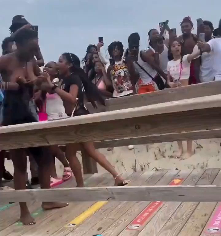 Beach party dégénère, bagarre entre femmes seins nus : vidéo virale