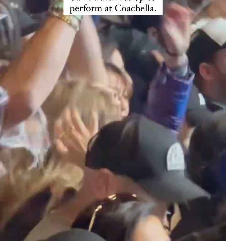 Le fougueux Travis Kelce embrasse furieusement Taylor Swift à Coachella 2024