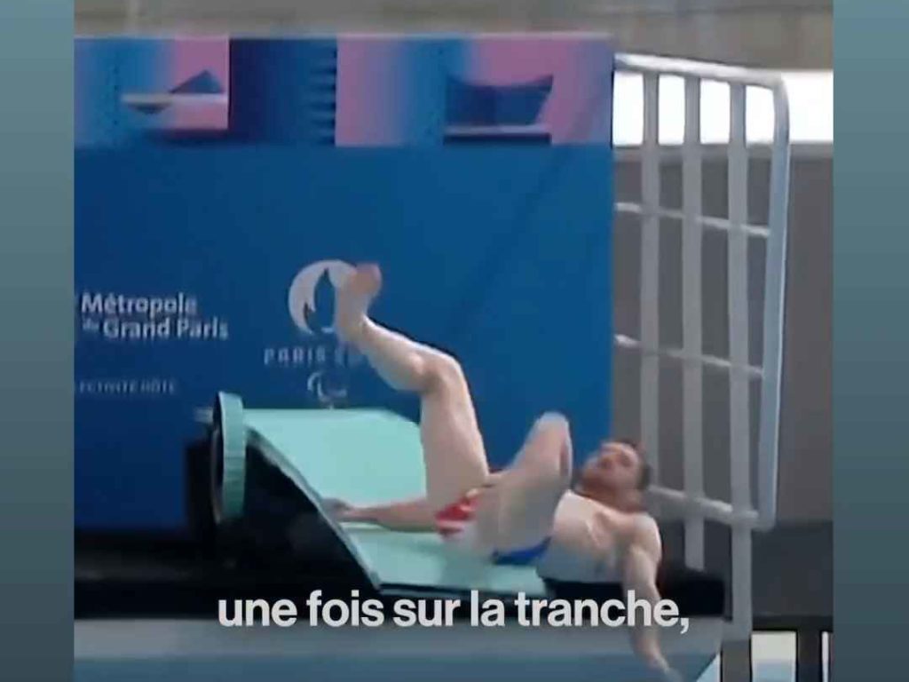 La disastrosa esibizione del tuffatore olimpionico davanti a Macron: video imbarazzante