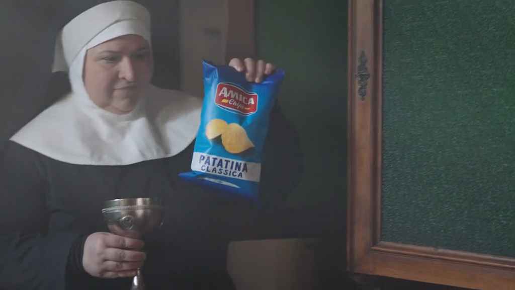 Lo spot blasfemo delle patatine Amica Chips censurato in tv: integrale in Rete