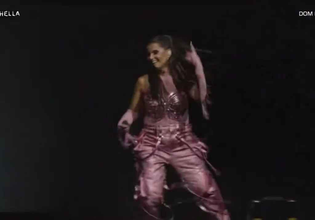 Nelly Furtado al Coachella si schianta e si ferisce sangue sul palco