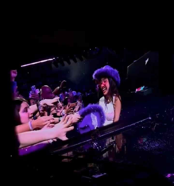 Olivia Rodrigo recibe un puñetazo en la cara por parte de un fan en el concierto