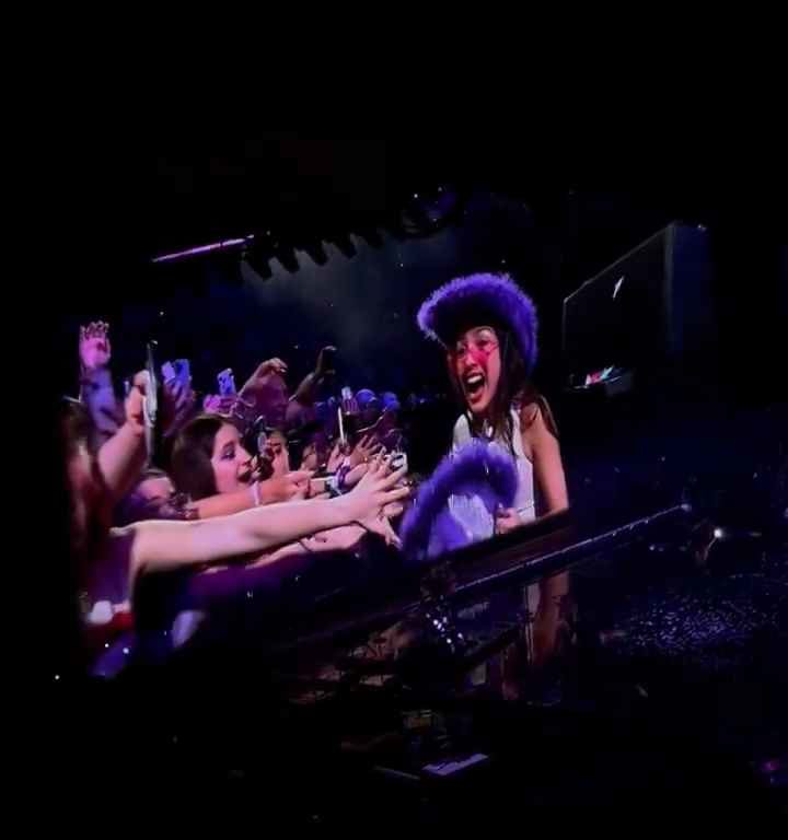 Olivia Rodrigo recibe un puñetazo en la cara por parte de un fan en el concierto