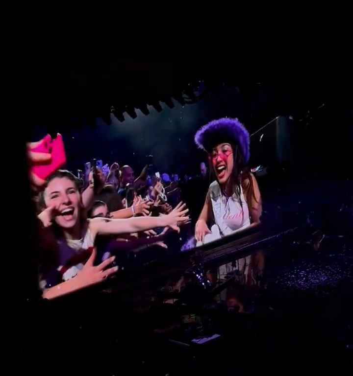 Olivia Rodrigo recibe un puñetazo en la cara por parte de un fan en el concierto