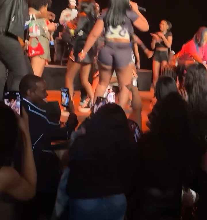 Tapoter les fesses du rappeur Stunna Girl pendant un concert : une bagarre éclate