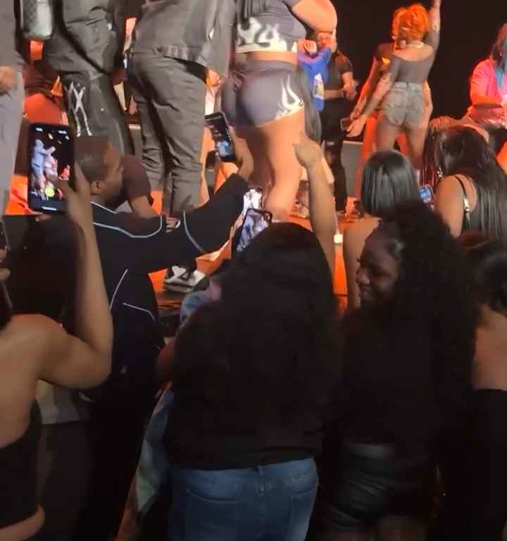 Tapoter les fesses du rappeur Stunna Girl pendant un concert : une bagarre éclate