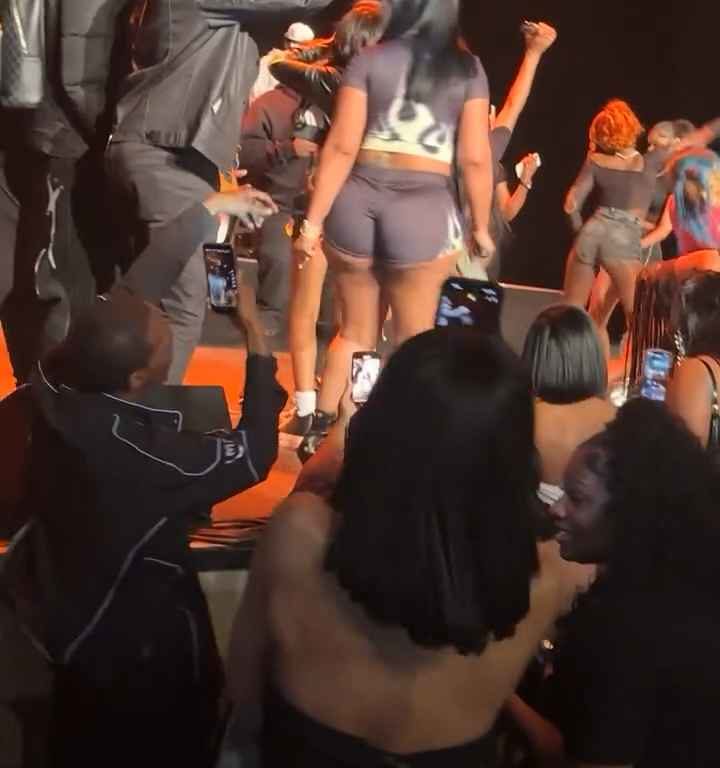 Tapoter les fesses du rappeur Stunna Girl pendant un concert : une bagarre éclate