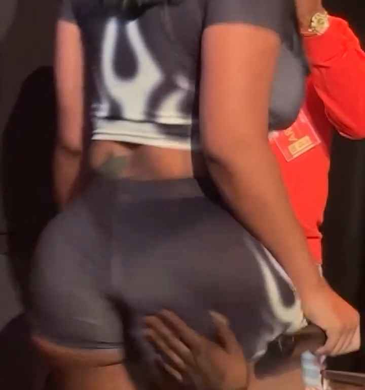 Tapoter les fesses du rappeur Stunna Girl pendant un concert : une bagarre éclate