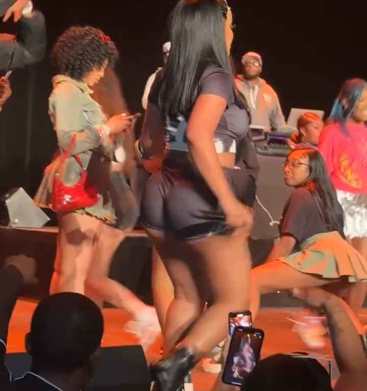 Pacca sul sedere alla rapper Stunna Girl durante concerto: scatta la rissa